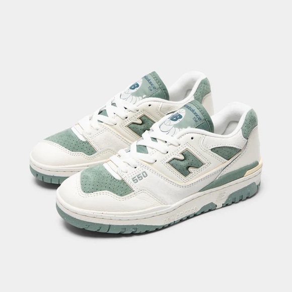 New Balance White and Green Athletic Shoes - Picture 2 of 4